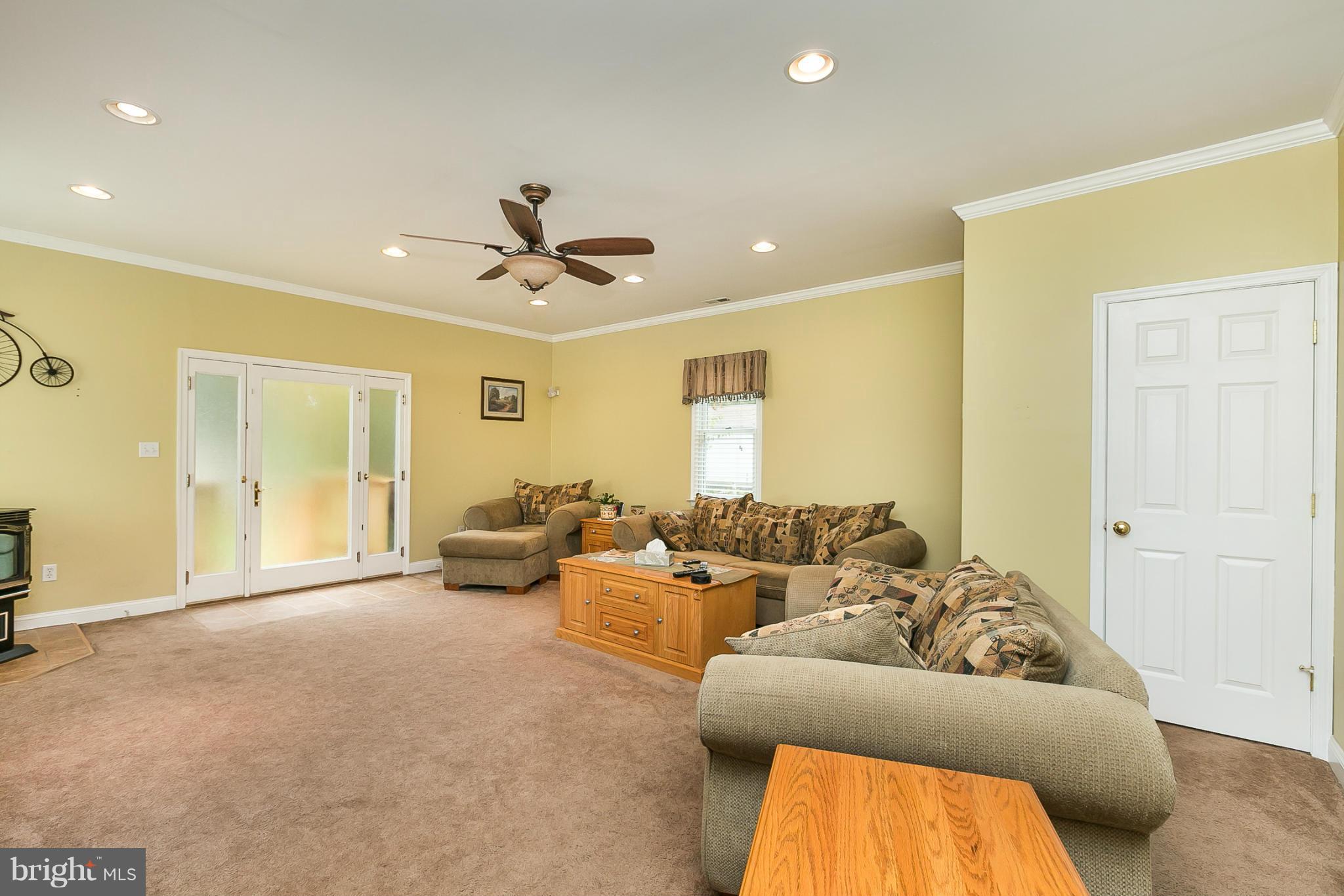 1614 Middleborough Road Baltimore, MD 21221 - Photo 2 of 26 Family Room