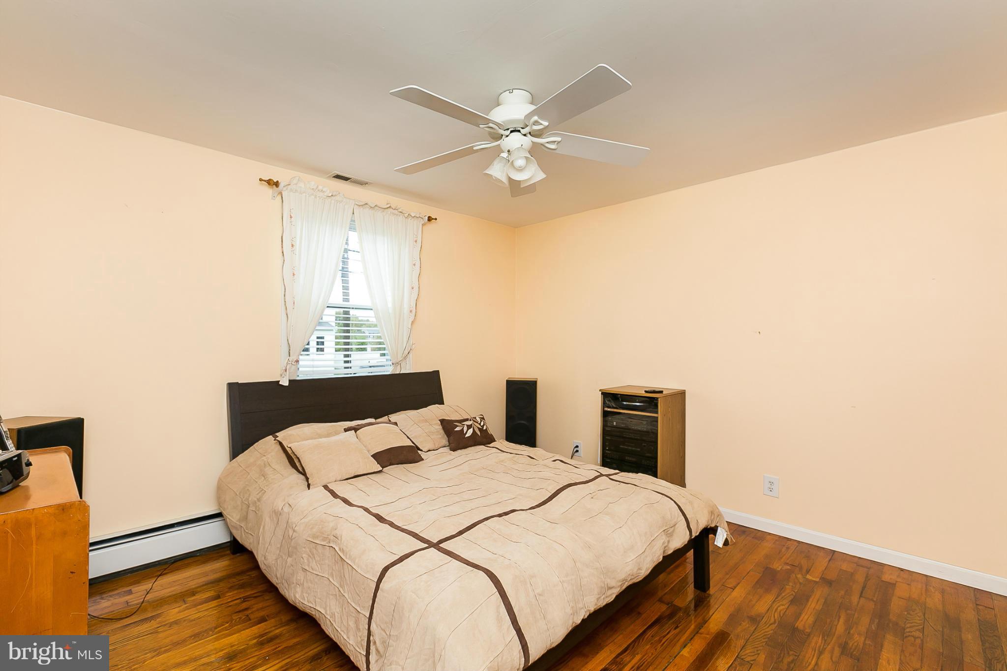 1614 Middleborough Road Baltimore, MD 21221 - Photo 10 of 26 Bedroom (Master)
