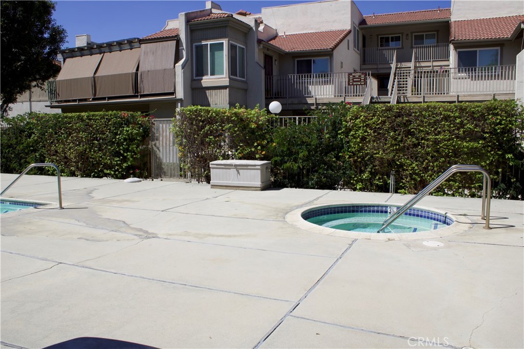 826 Cinnamon Lane Duarte, CA 91010 - Photo 4 of 17