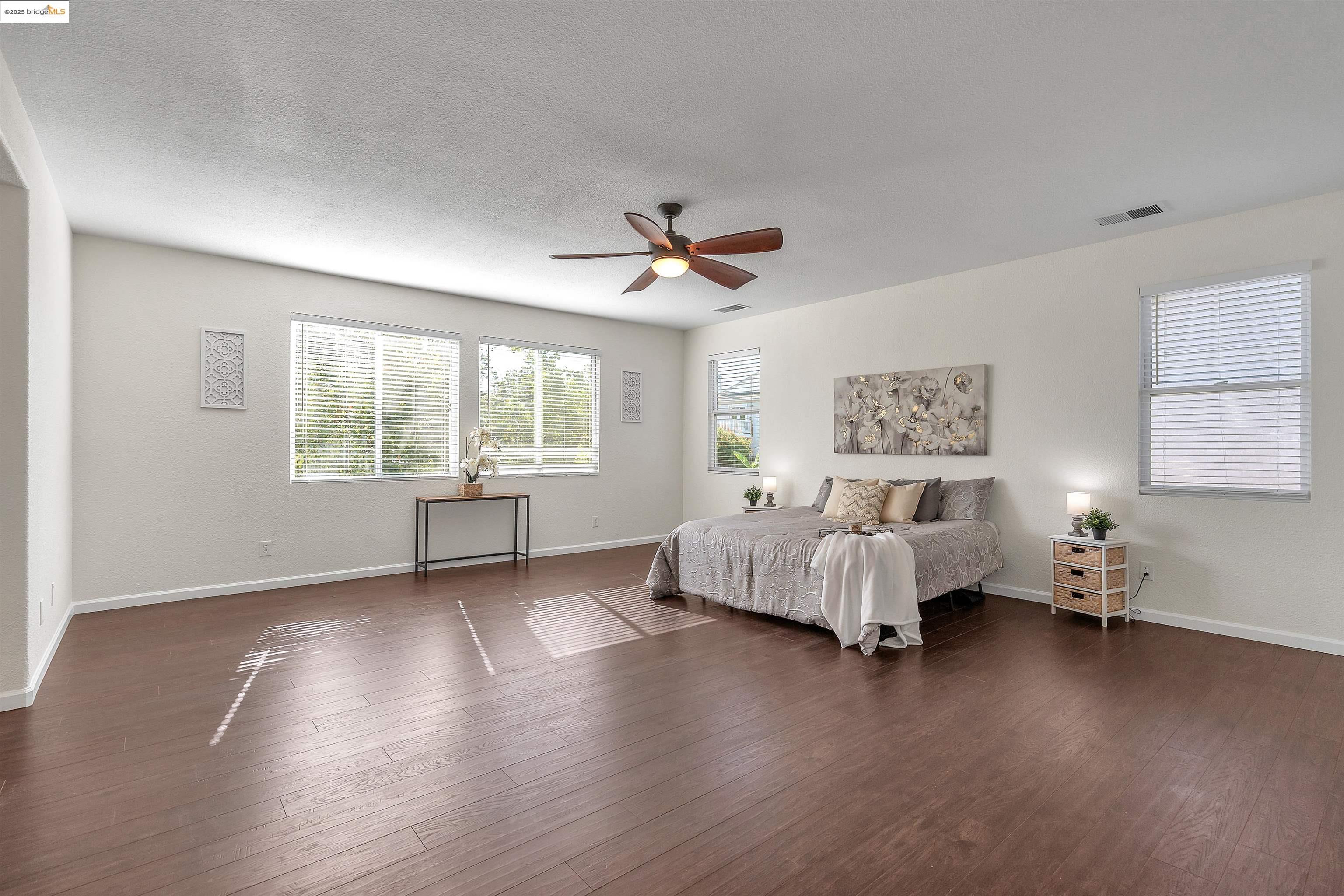 166 Rangewood Drive Pittsburg, CA 94565 - Photo 21 of 42 a bed room with bed and a window