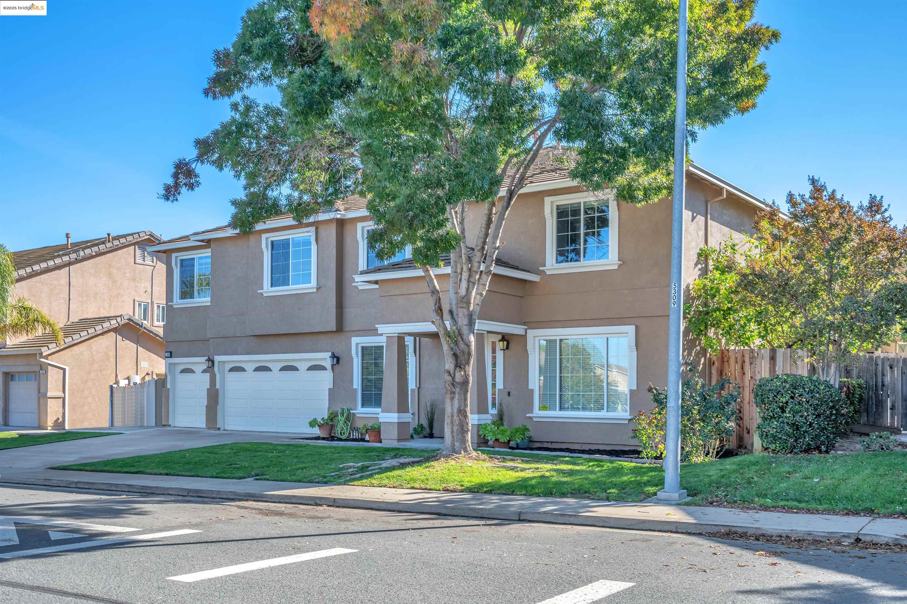 166 Rangewood Drive Pittsburg, CA 94565 - Photo 41 of 42 front view of a house with a yard