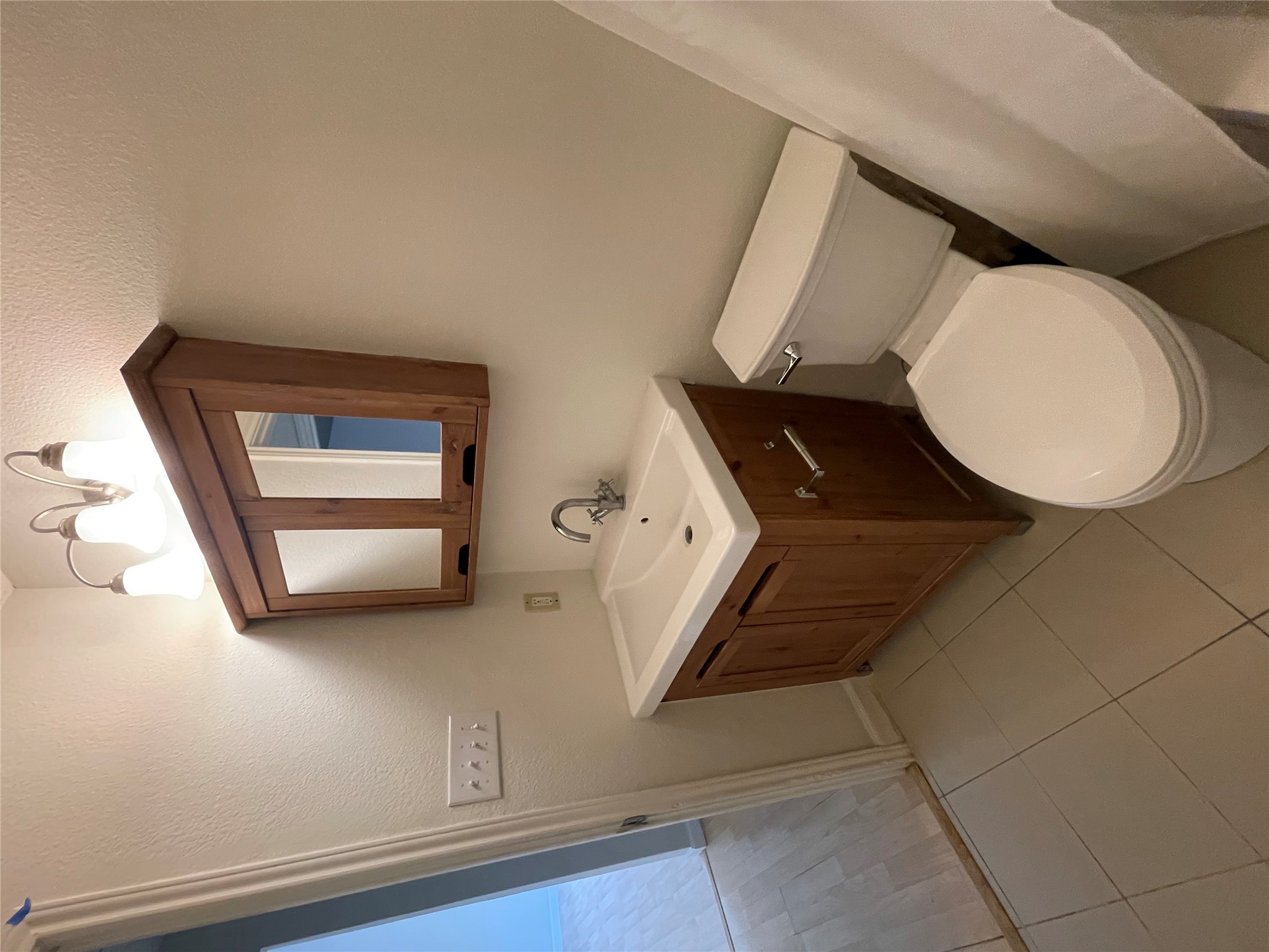 2031 Redwing Way Round Rock, TX 78664 - Photo 19 of 25 Full Bathroom