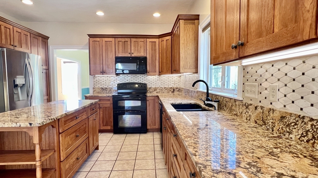 7 Deer Run Charlton, MA 01507 - Photo 3 of 42
