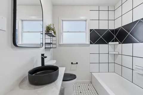 $900,000 | 5509 Avenue F, Austin, TX 78751