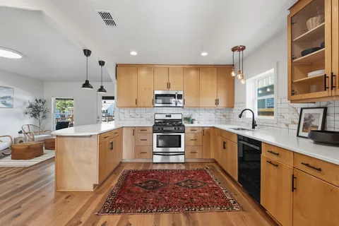 $900,000 | 5509 Avenue F, Austin, TX 78751