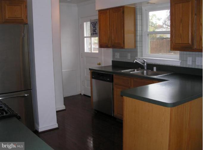 7110 Highland Street Springfield, VA 22150 - Photo 18 of 28 Kitchen
