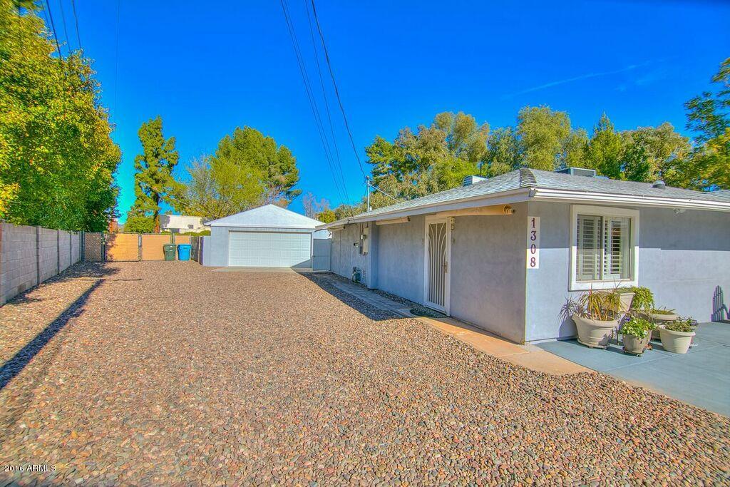 1308 West Lawrence Road Phoenix, AZ 85013 - Photo 9 of 42 4