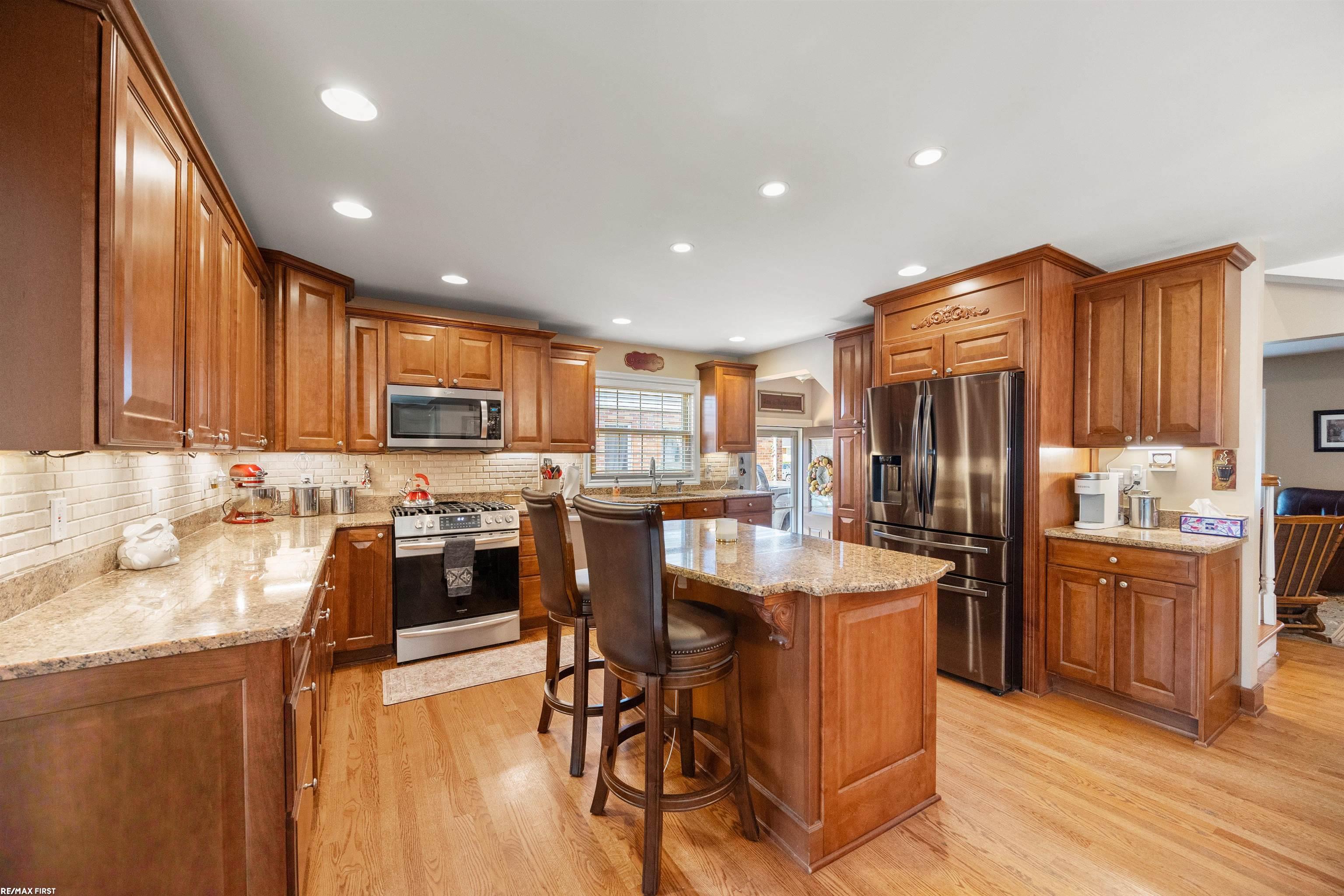 20014 Holiday Road Grosse Pointe Woods, MI 48236 - Photo 9 of 56