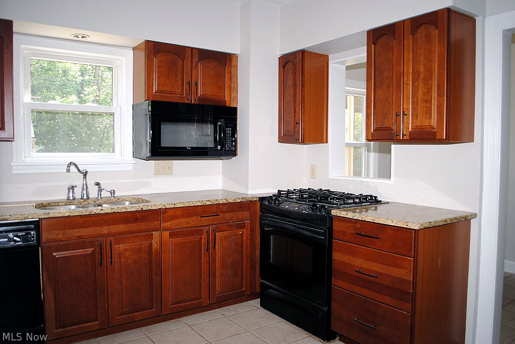 3782 Hillbrook Road Cleveland, OH 44118 - Photo 9 of 20