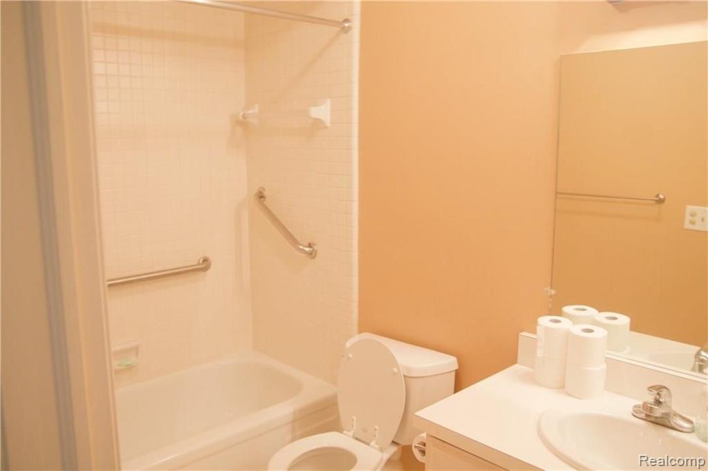 29648 Middlebelt Road Farmington Hills, MI 48334 - Photo 2 of 6