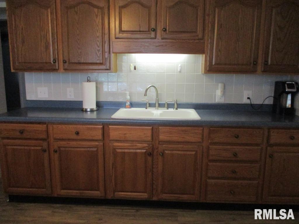 9215 Ridgewood Road Rock Island, IL 61201 - Photo 11 of 39 Gallery Image 11