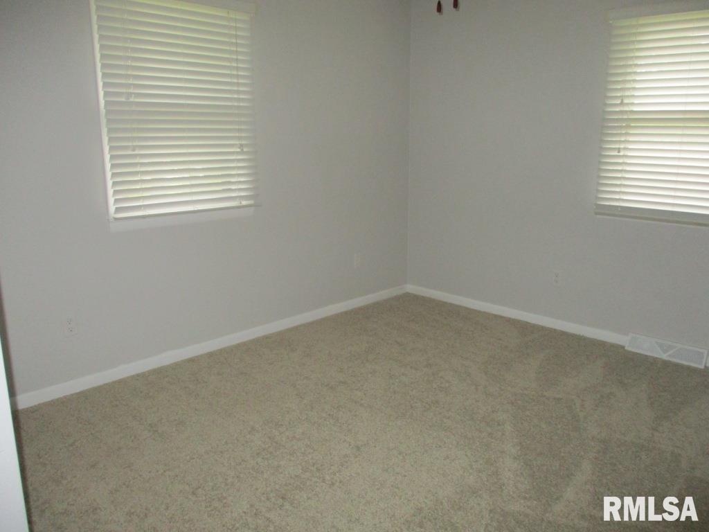 9215 Ridgewood Road Rock Island, IL 61201 - Photo 12 of 39 Gallery Image 12