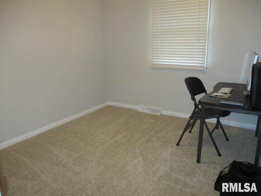 9215 Ridgewood Road Rock Island, IL 61201 - Photo 14 of 39 Gallery Image 14