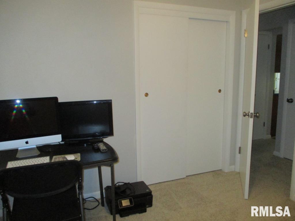 9215 Ridgewood Road Rock Island, IL 61201 - Photo 15 of 39 Gallery Image 15