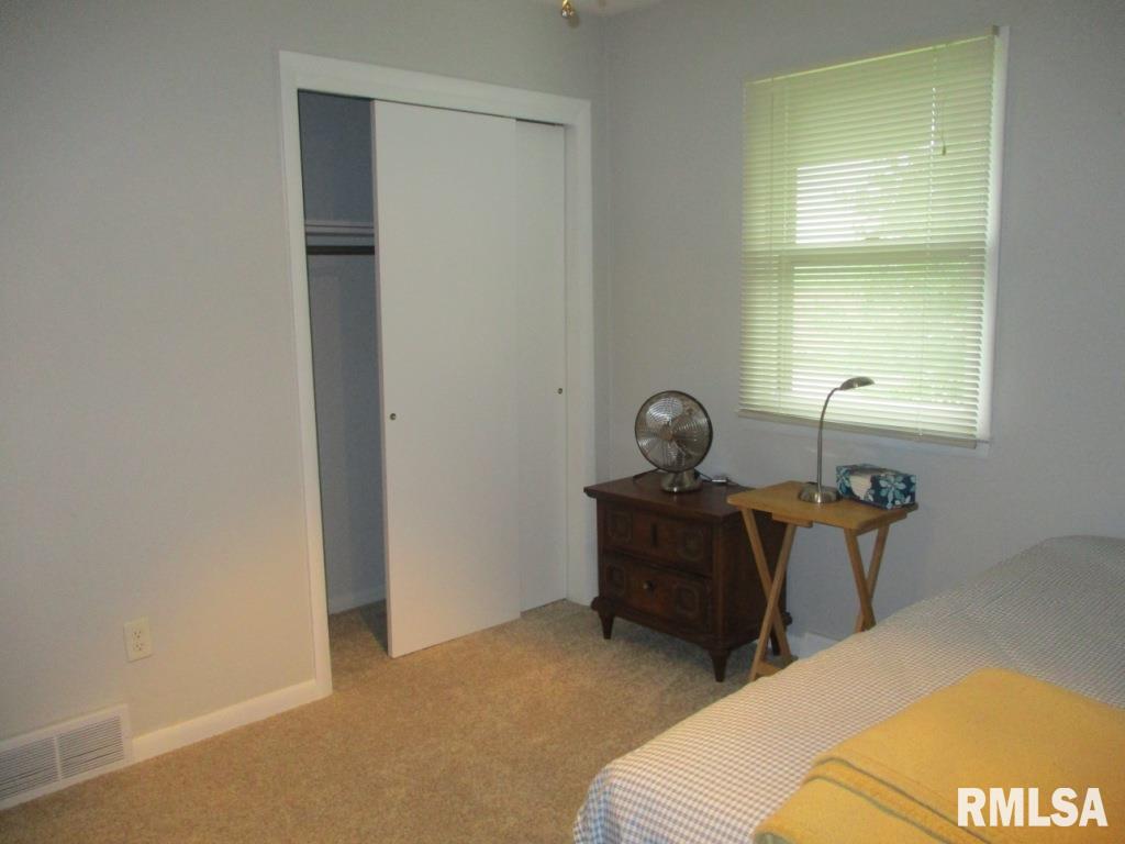 9215 Ridgewood Road Rock Island, IL 61201 - Photo 17 of 39 Gallery Image 17