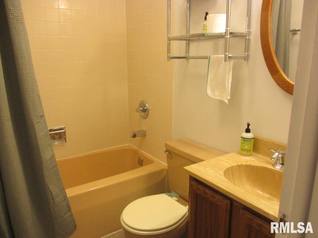 9215 Ridgewood Road Rock Island, IL 61201 - Photo 18 of 39 Gallery Image 18