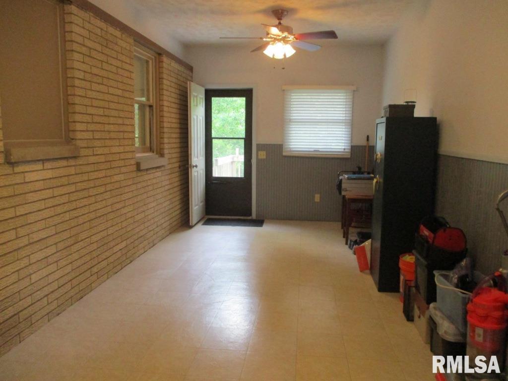 9215 Ridgewood Road Rock Island, IL 61201 - Photo 19 of 39 Gallery Image 19