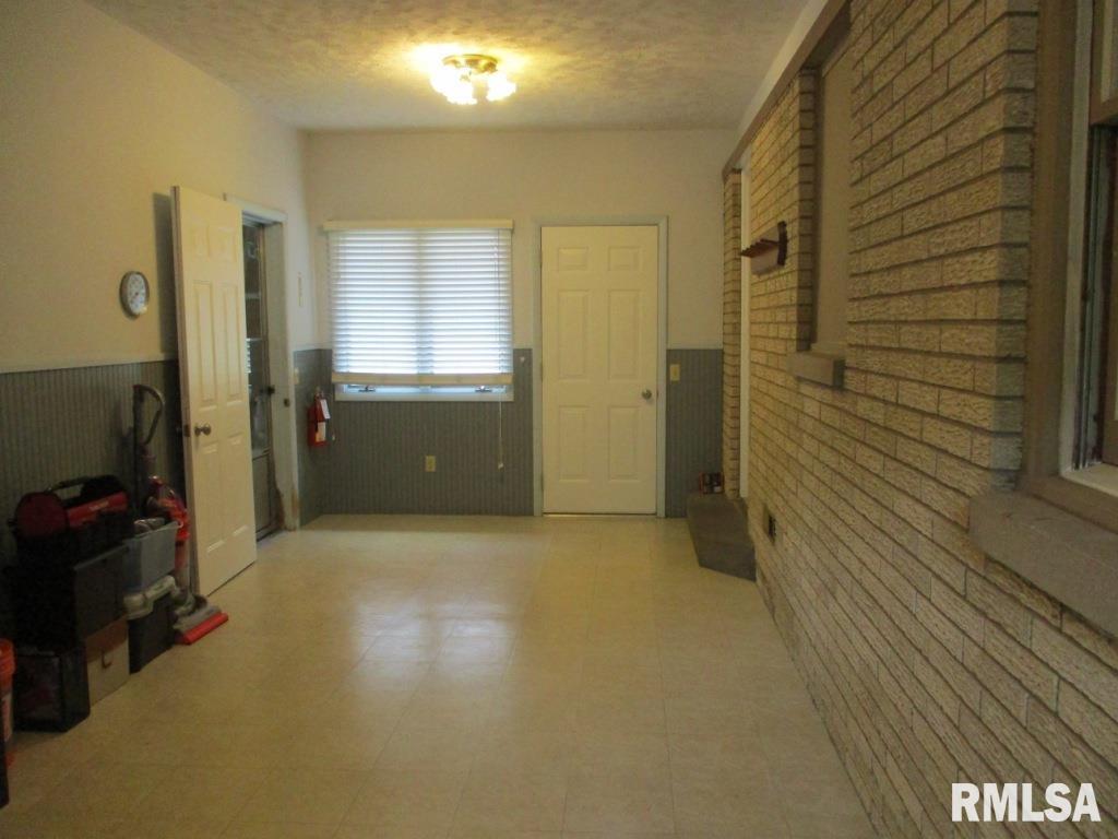 9215 Ridgewood Road Rock Island, IL 61201 - Photo 20 of 39 Gallery Image 20