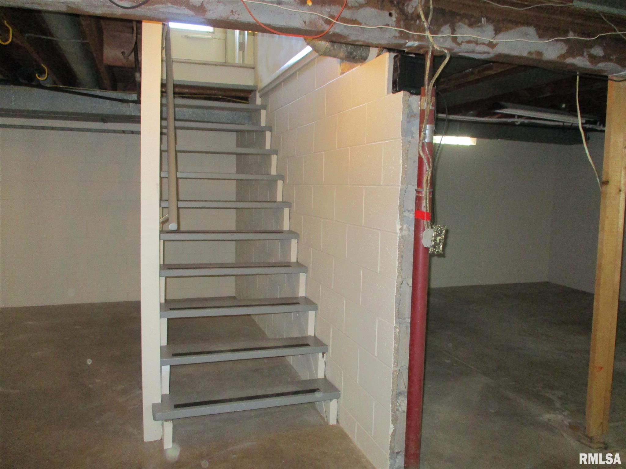 9215 Ridgewood Road Rock Island, IL 61201 - Photo 21 of 39 Gallery Image 21