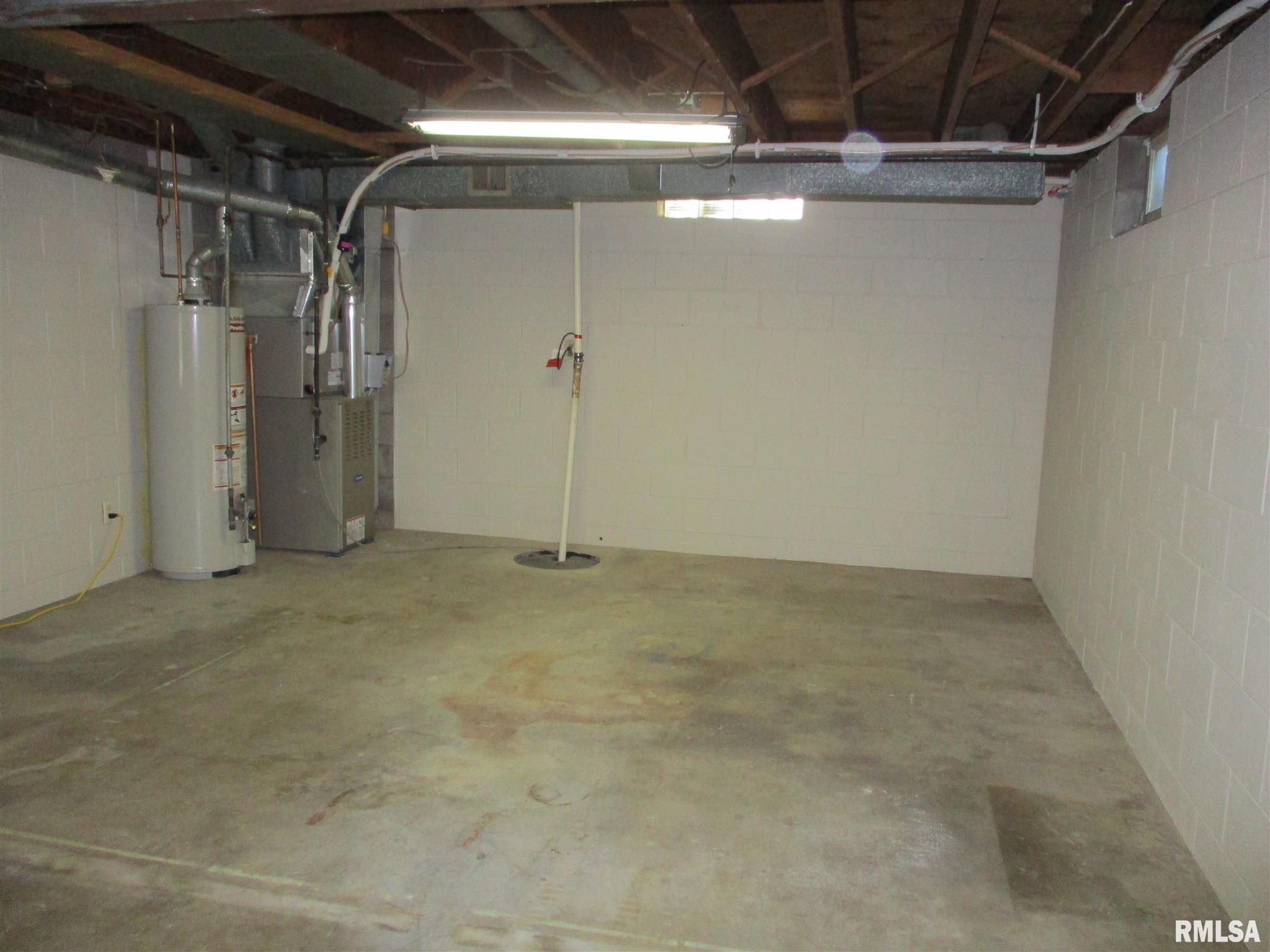 9215 Ridgewood Road Rock Island, IL 61201 - Photo 23 of 39 Gallery Image 23