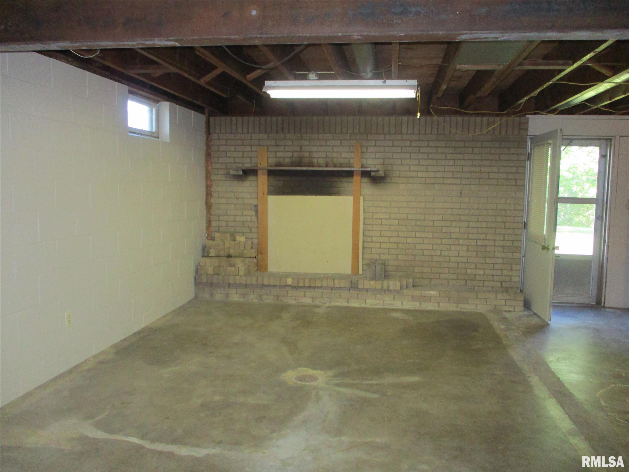9215 Ridgewood Road Rock Island, IL 61201 - Photo 25 of 39 Gallery Image 25