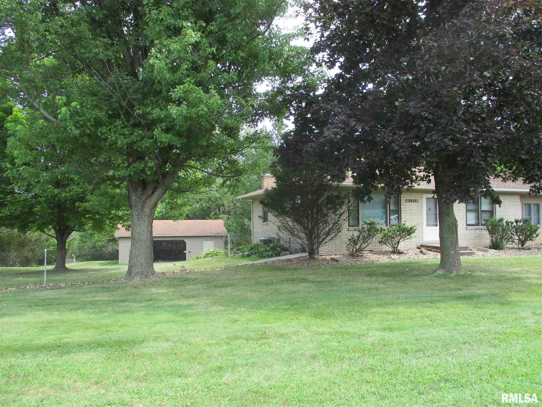 9215 Ridgewood Road Rock Island, IL 61201 - Photo 3 of 39 Gallery Image 3