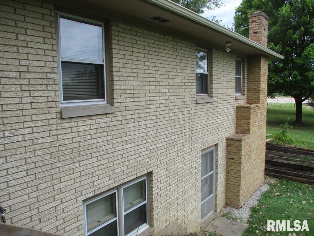 9215 Ridgewood Road Rock Island, IL 61201 - Photo 31 of 39 Gallery Image 31