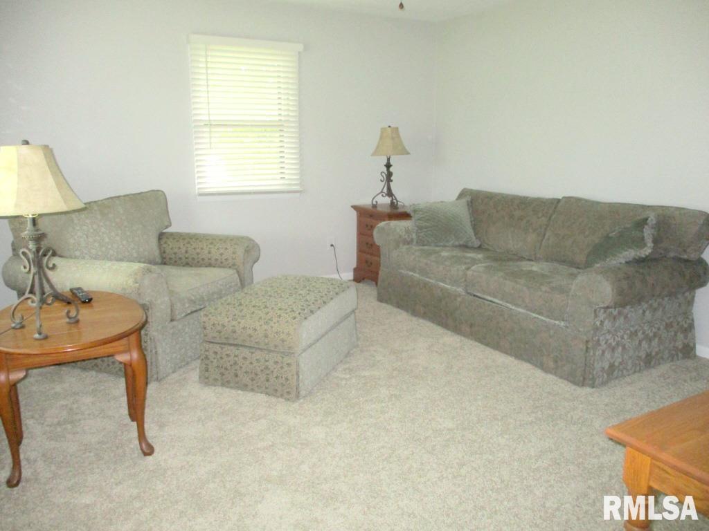 9215 Ridgewood Road Rock Island, IL 61201 - Photo 5 of 39 Gallery Image 5