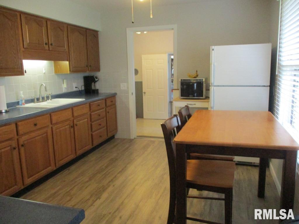 9215 Ridgewood Road Rock Island, IL 61201 - Photo 8 of 39 Gallery Image 8