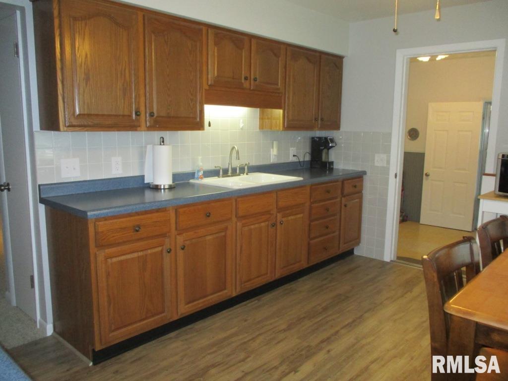 9215 Ridgewood Road Rock Island, IL 61201 - Photo 10 of 39 Gallery Image 10