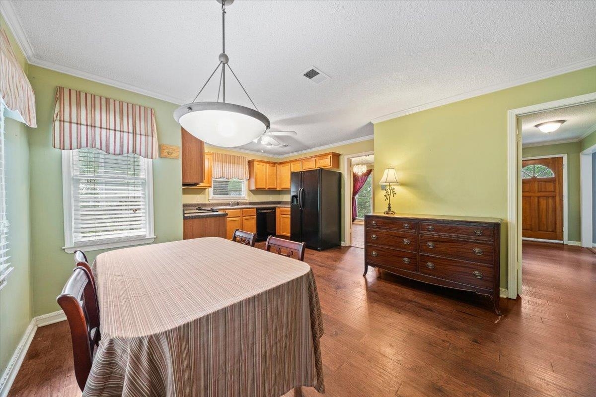 405 Dove Valley Road Collierville, TN 38017 - Photo 9 of 25 a living room with a bed and furniture