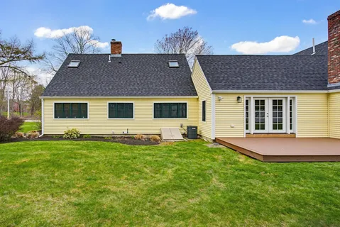 $699,000 | 6 Fifield Lane, Unit A, Stratham, NH 03885
