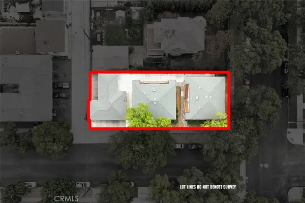 a view of a lake with houses in back