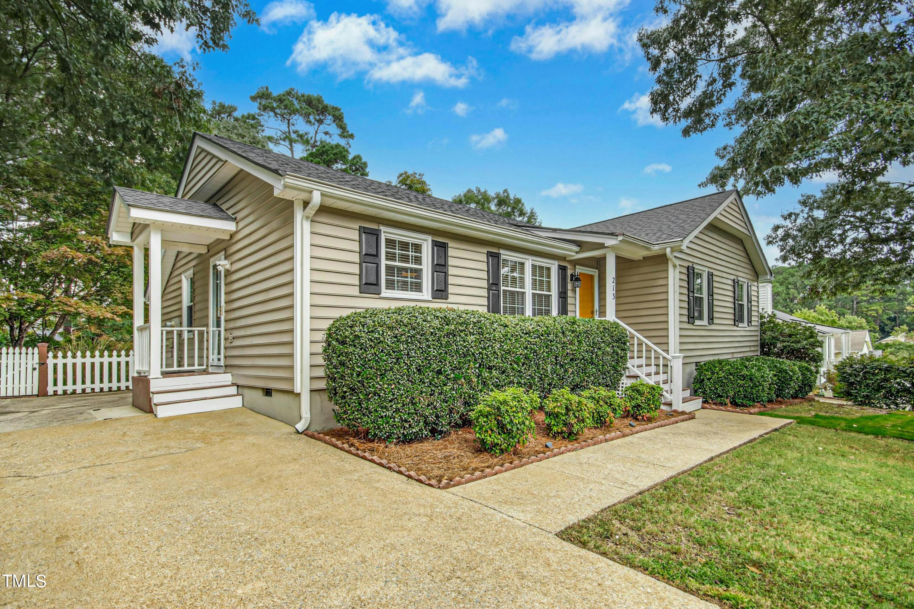 213 Rosehaven Drive Raleigh, NC 27609 - Photo 2 of 32 002-472872-213_Rosehaven_Drive_IMG_2068_