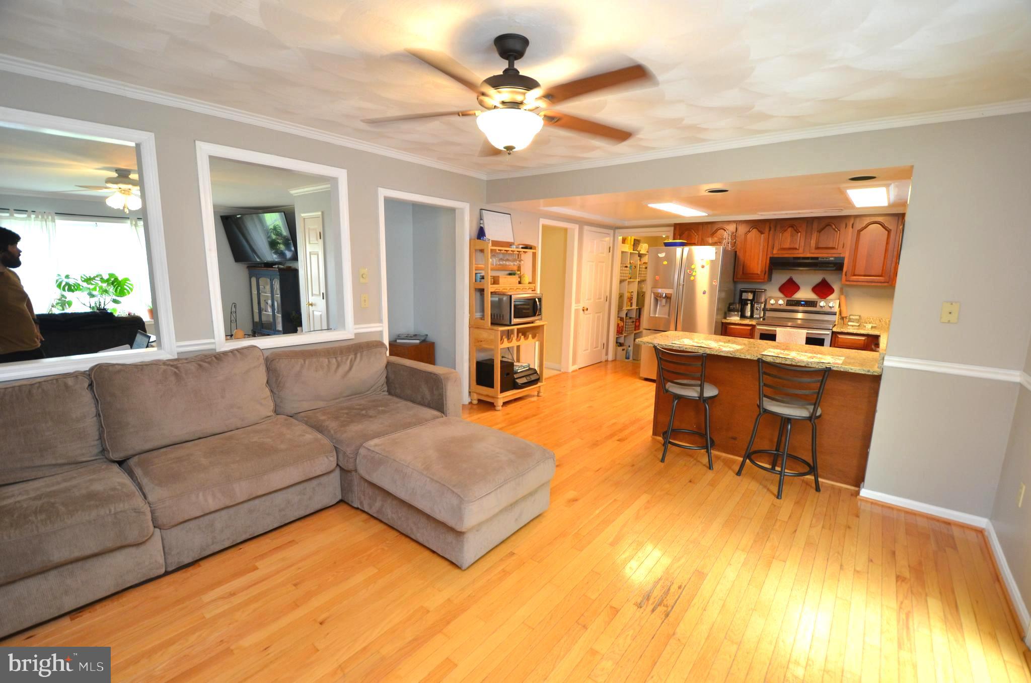 1527 Snug Harbor Road Shady Side, MD 20764 - Photo 7 of 39 Family room