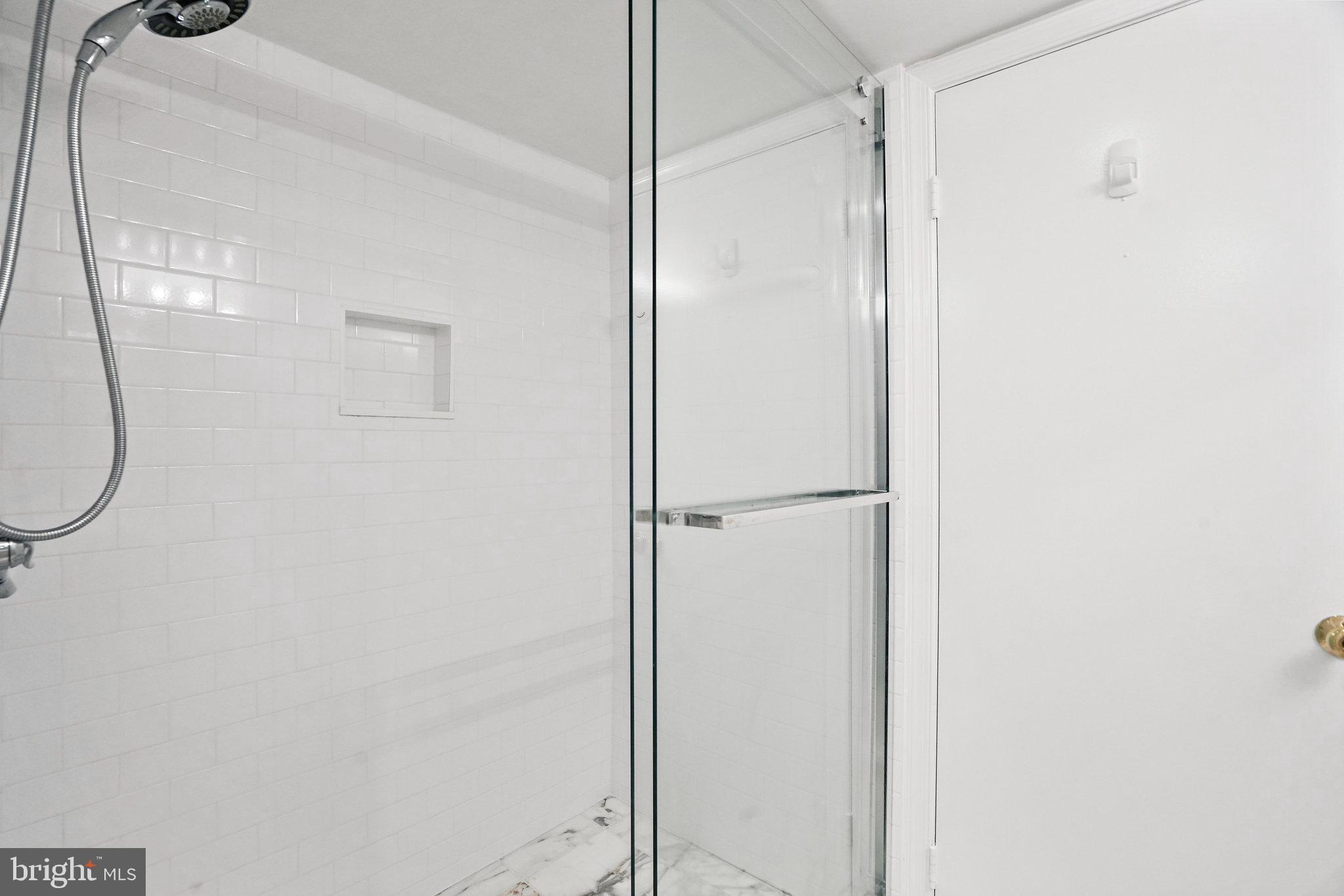 1101 South Arlington Ridge Road, Unit 1104 Arlington, VA 22202 - Photo 41 of 63 Full Bath