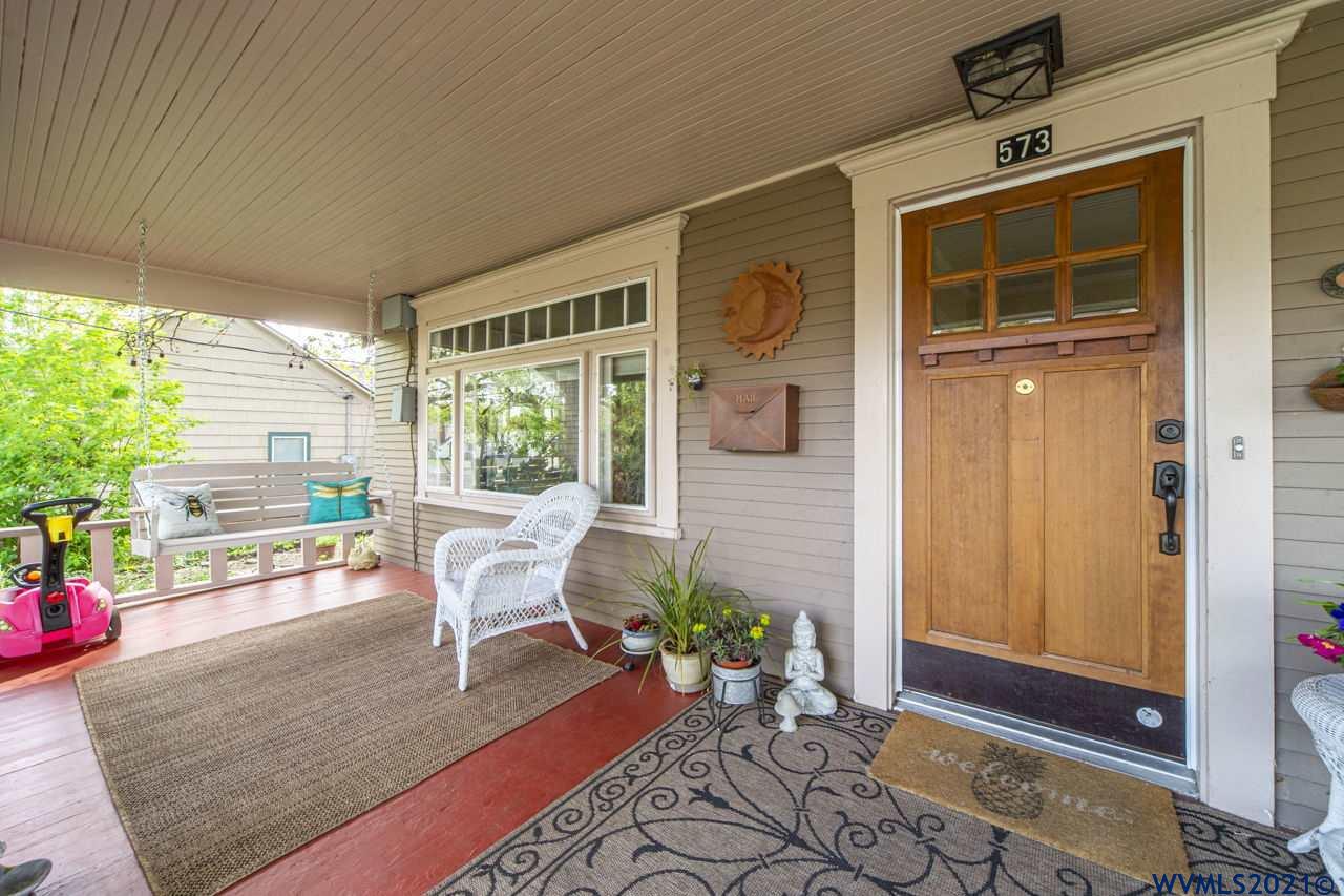 573 Southwest Levens Street Dallas, OR 97338 - Photo 4 of 42 Gallery Image 4