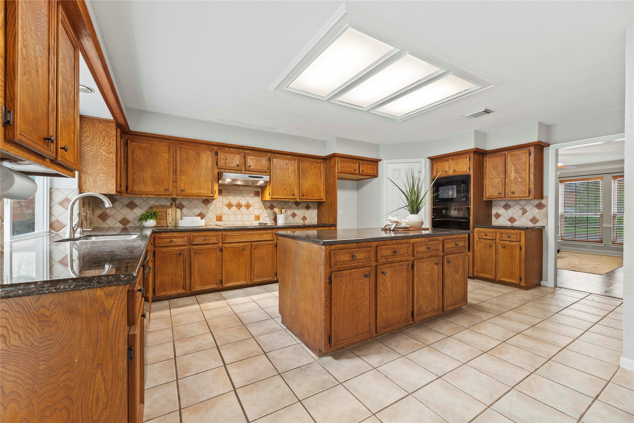 7403 Foxton Pl Court Houston, TX 77095 - Photo 13 of 41 The heart of the home, this island kitchen is designed with rich wood cabinetry, sleek granite countertops, and a
spacious center island that provides plenty of prep space and storage, making it ideal for both everyday meals and entertaining.