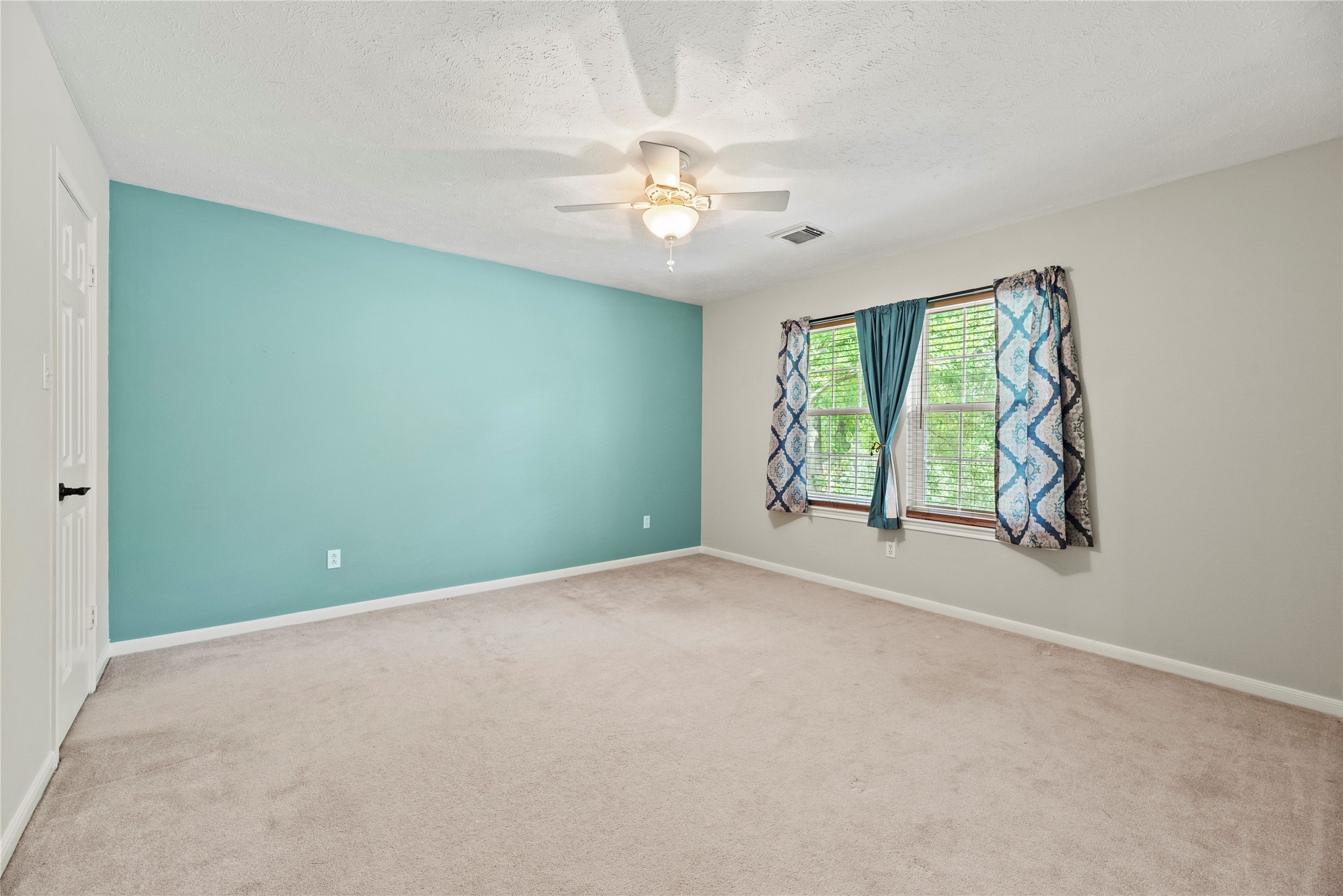 7403 Foxton Pl Court Houston, TX 77095 - Photo 24 of 41 With three spacious guest bedrooms plus an impressive primary retreat, you'll always have room for company. This roomy bedroom offers plush carpet and designer paint, a cooling fan, large walk-in closet and easy access to a full bathroom.