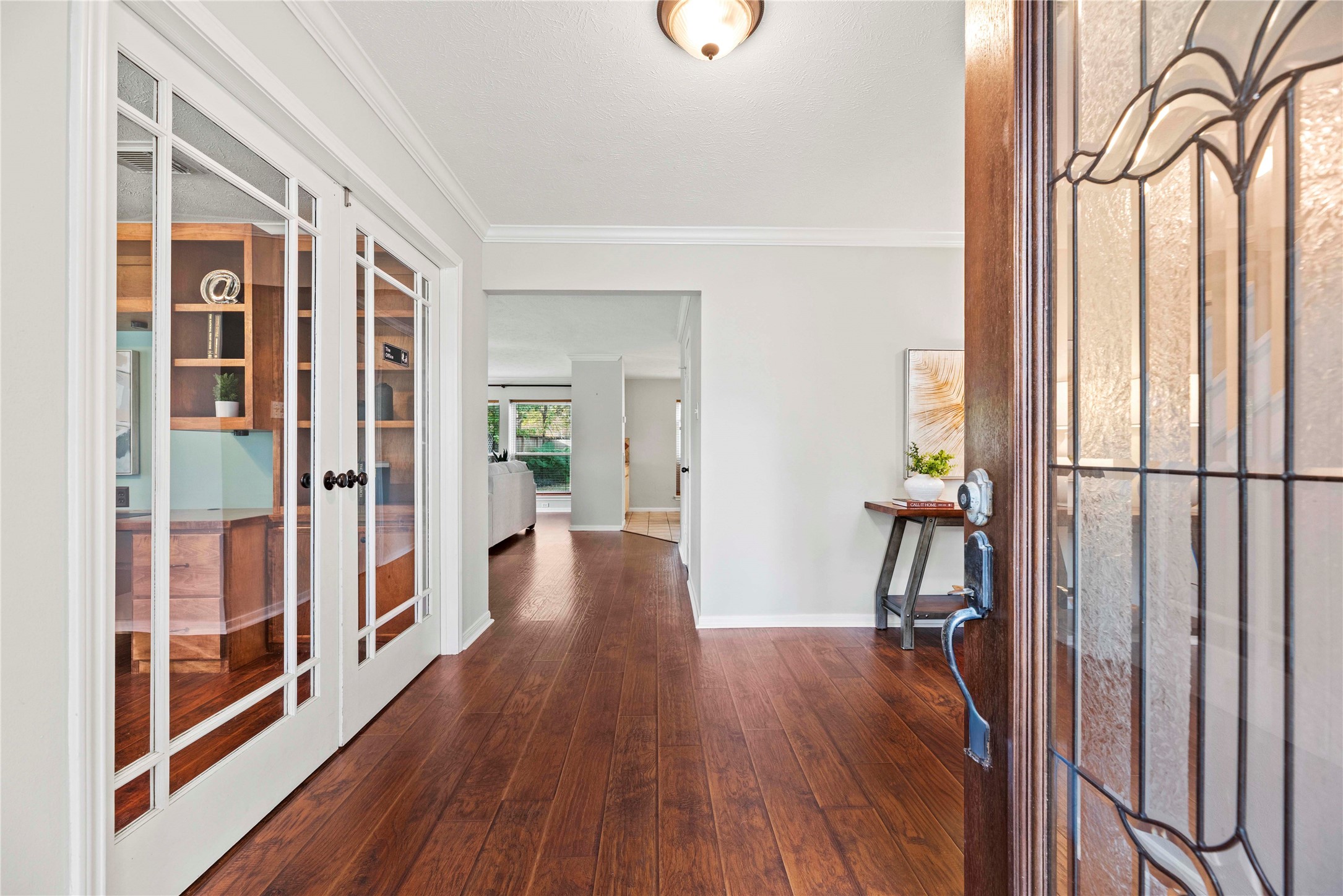 7403 Foxton Pl Court Houston, TX 77095 - Photo 4 of 41 From the front door the back, this home is filled with elegant finishes and practical features you're going to love. The foyer showcases wood-look laminate flooring and neutral paint, with previews of the study to the left,
formal dining to the right, and the family room directly ahead.