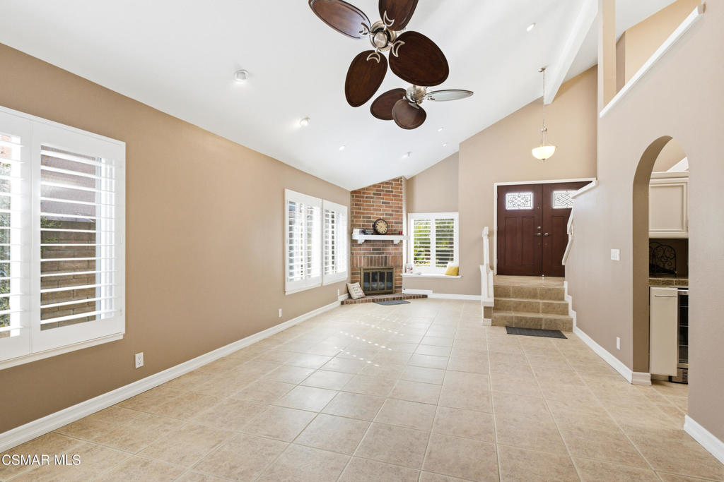 2058 Coleman Court Simi Valley, CA 93063 - Photo 11 of 60