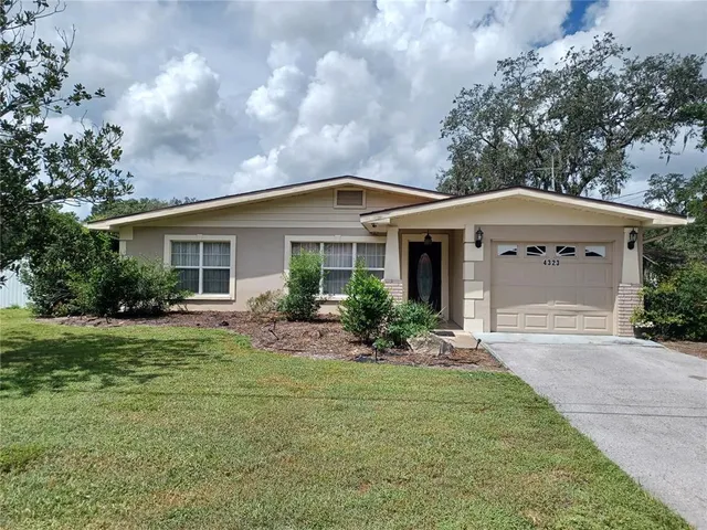$369,000 | 4323 5th Street, Zephyrhills, FL 33542