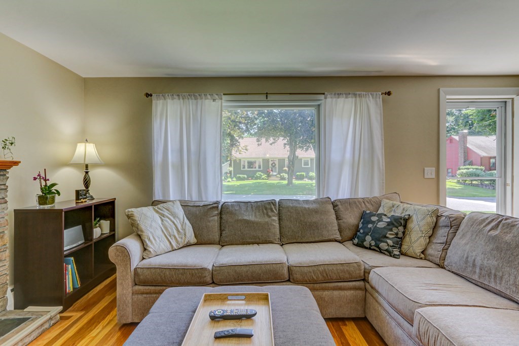 9 Delmar Road Medway, MA 02053 - Photo 7 of 42 Gallery Image 7