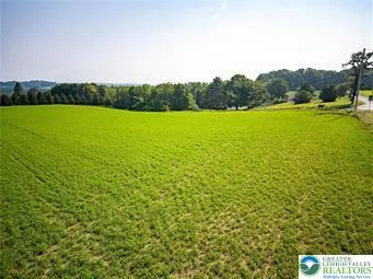 $750,000 | 715 Arrowhead Lane, Breinigsville, PA 18031