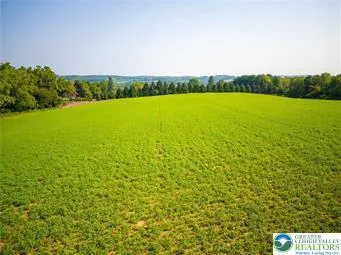 $750,000 | 715 Arrowhead Lane, Breinigsville, PA 18031