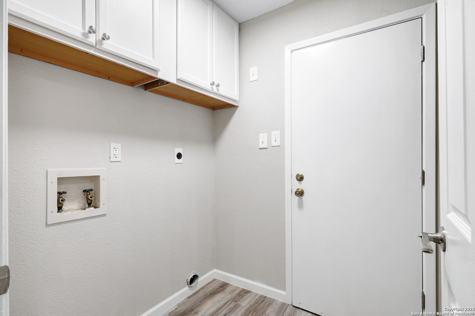 7103 Spring Point Street San Antonio, TX 78249 - Photo 12 of 28 a view of bathroom with shower