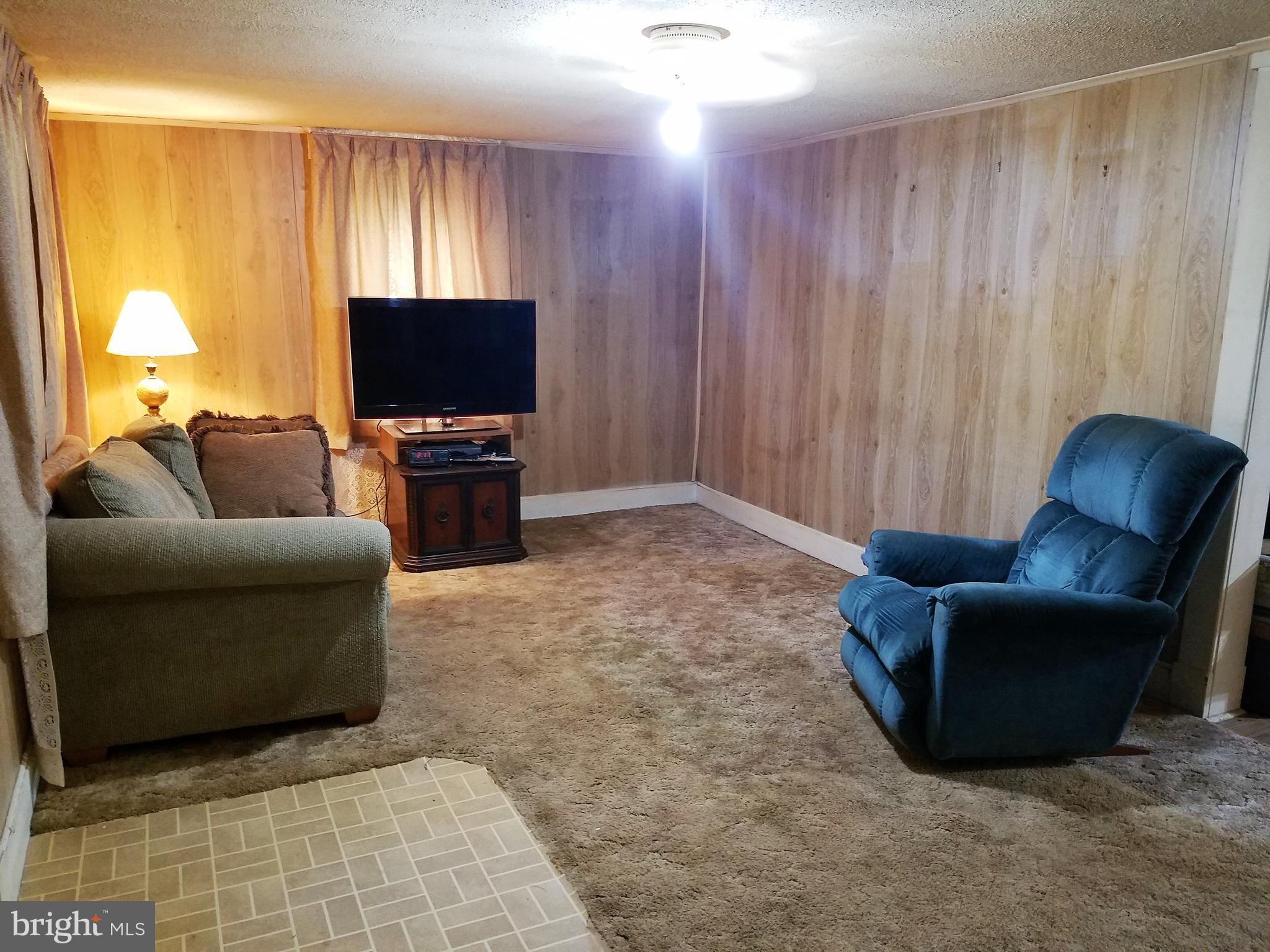 519 Aldino Stepney Road Aberdeen, MD 21001 - Photo 4 of 22 Living Room