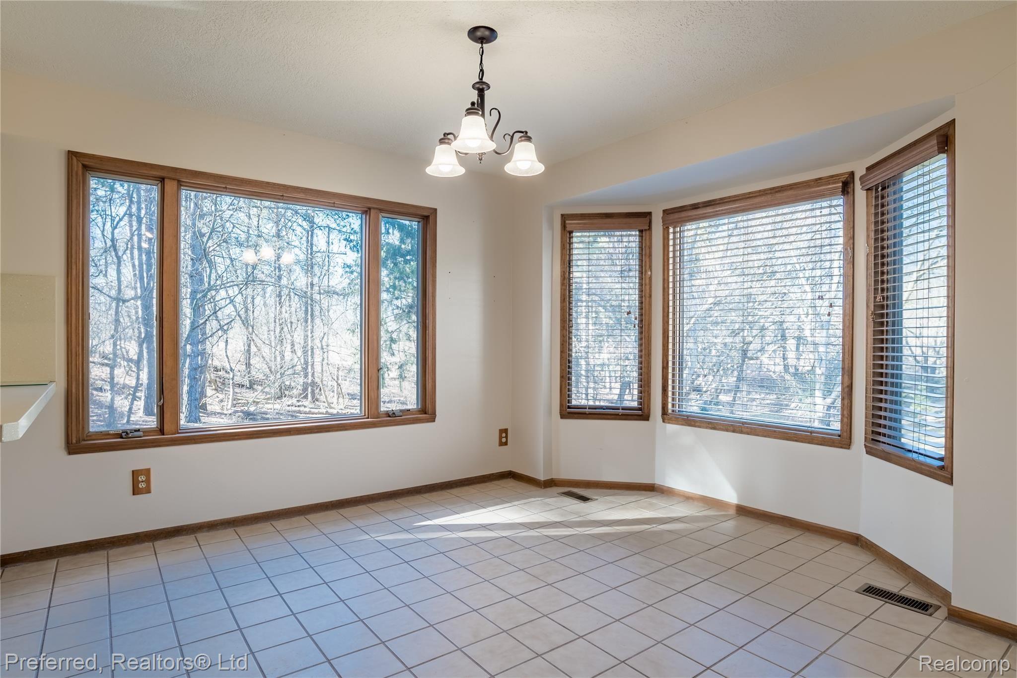 3864 Pleasant Valley Road Brighton, MI 48114 - Photo 21 of 45 3864 Pleasant Valley_Brighton-21.jpg
