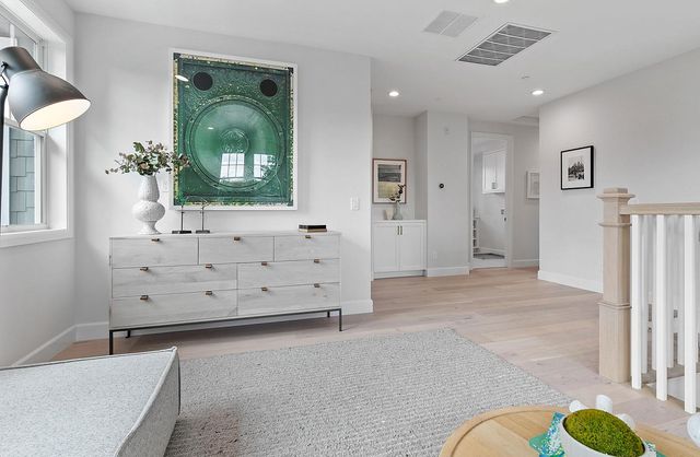 a view of livingroom with furniture
