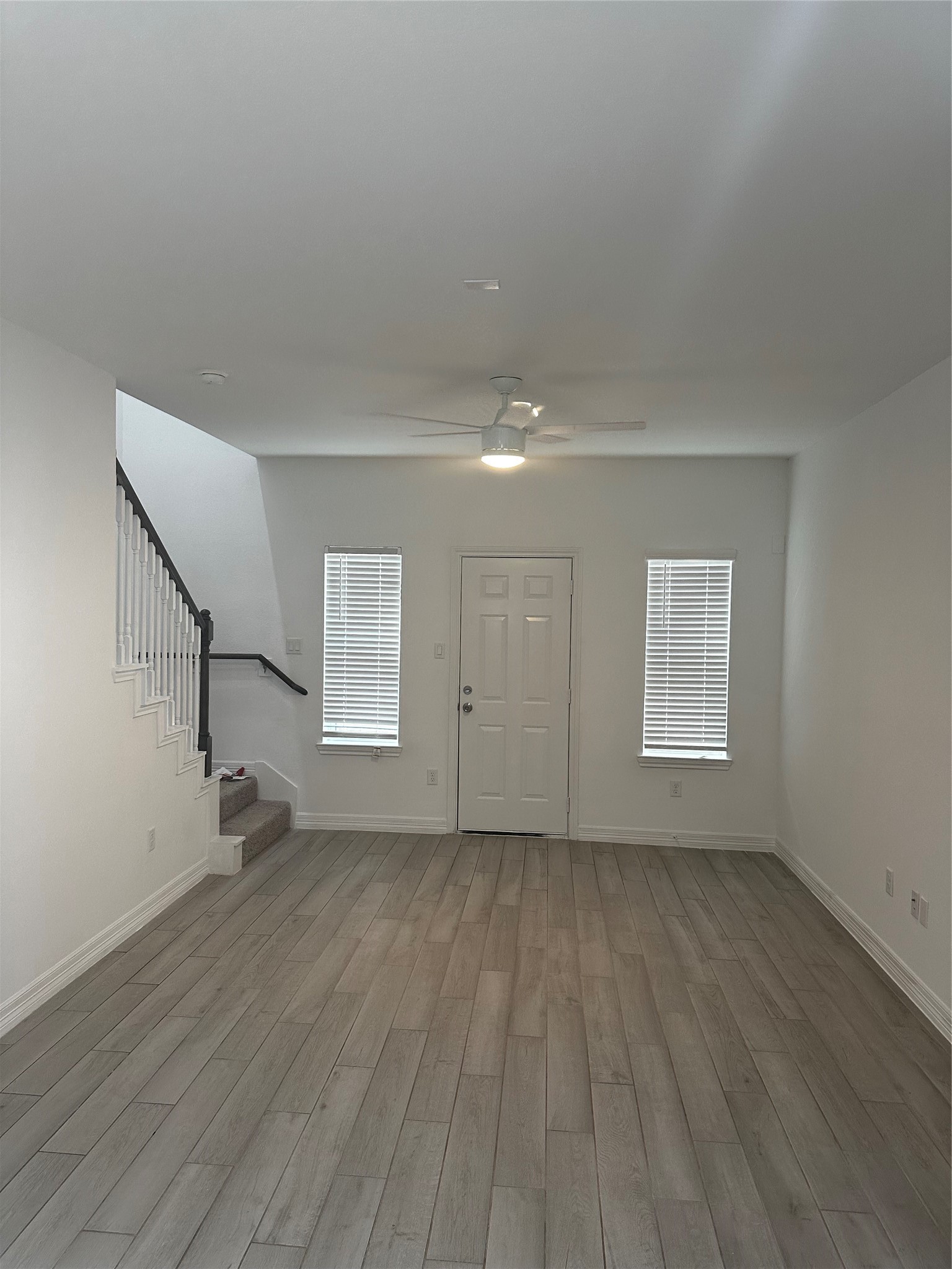 7209 Carver Road, Unit A Houston, TX 77088 - Photo 3 of 11 Family room/living room